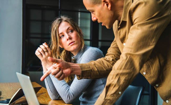 comment flirter au travail