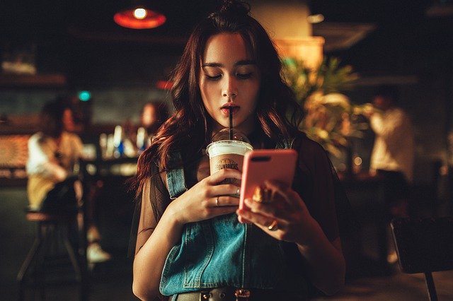 Comment savoir si on plait a une femme par message ?